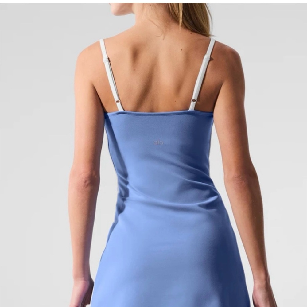 ALO Airbrush Streamlined Dress - “Crystal Clear Blue” 💙
**Dress only!** - Picture 5 of 9